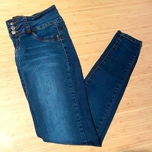 YMI Booty Shaping Jeans 👖